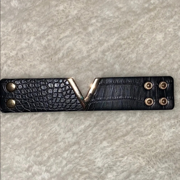 Luxury Croc Faux Leather Fashion V Cuff bracelet - Picture 4 of 10